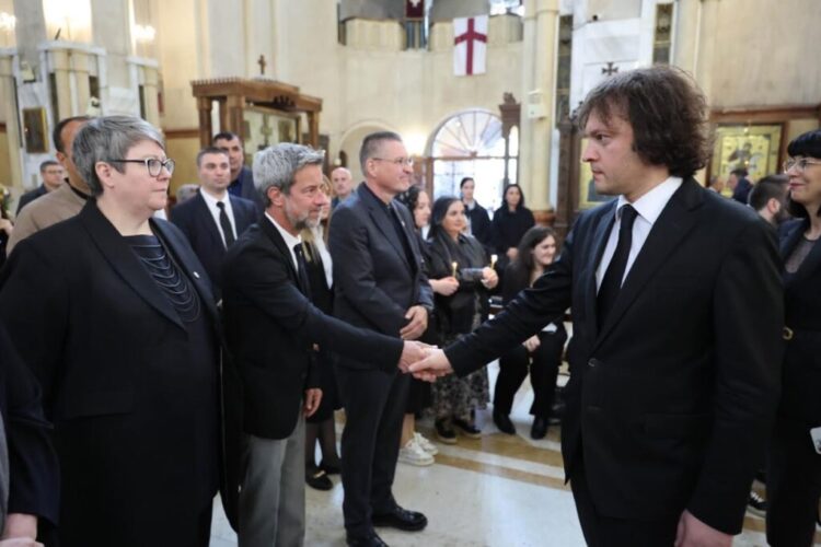 ირაკლი კობახიძე, მთავრობის წევრებთან ერთად, ოკუპირებული აფხაზეთის რეგიონიდან გადმოსვენებული პირების სამოქალაქო პანაშვიდზე იმყოფებოდა