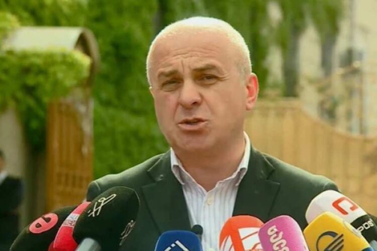 დიუშენის დაავადების მქონე ბავშვის მშობელი ზაქრო გვიშიანი – საჭირო, შინაარსიანი კითხვები იყო პრემიერის მხრიდან, პოზიტიურად ვართ განწყობილი, შევთანხმდით სამუშაო ჯგუფზე, მაქსიმუმ ზეგ ისევ შევხვდებით