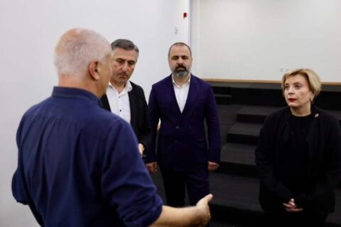 თინათინ რუხაძემ ონში მდებარე რაჭის ახალი მუზეუმის შენობაში მიმდინარე სამუშაოები დაათვალიერა