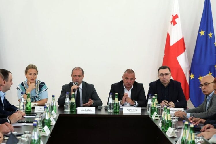 თბილისის 21-ე საჯარო სკოლის შენობაში სწავლის განახლება რამდენიმეკვირიანი სარეაბილიტაციაო სამუშაოების შემდეგ იქნება შესაძლებელი, მისაქციელში კი ახალი სკოლა აშენდება